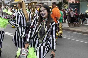  Telde disfruta con el pasacalle de los protagonistas del Carnaval de 'Studio 54'/Lpacarnaval.